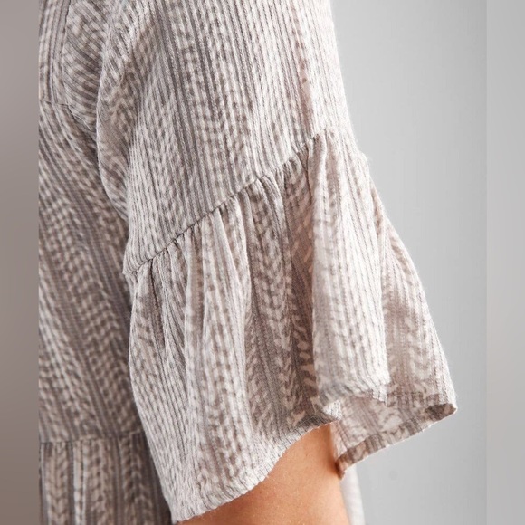 Gray White Tiered Ribbed Knit Babydoll Tunic Top with flutter sleeves #1509 - Picture 3 of 10